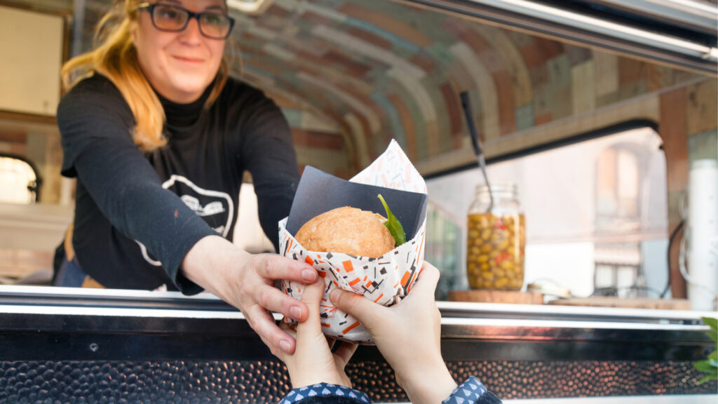 4 ways to boost your food truck sales - Tech Collective